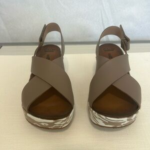 Clarks women platform wedge